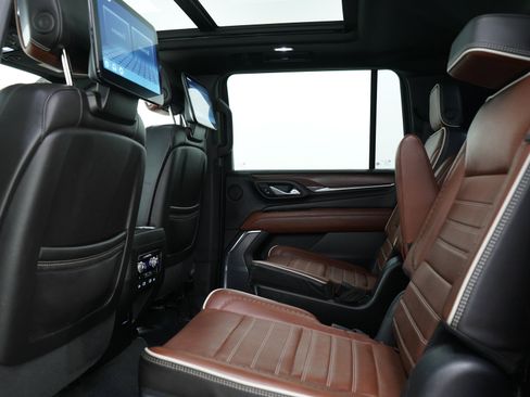Used 2023 GMC Yukon XL Denali Ultimate w/ LPO, Floor Liner Package AWD/4WD image 21