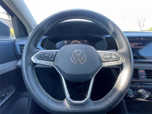 Used 2024 Volkswagen Taos SE image 9