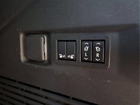Used 2022 Chevrolet Tahoe Premier AWD/4WD image 24