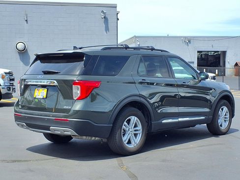 Used 2024 Ford Explorer XLT w/ Equipment Group 202A AWD/4WD image 2