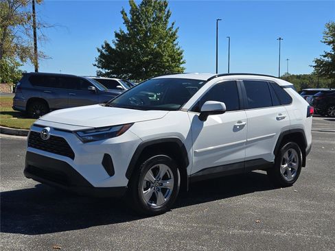 Used 2022 Toyota RAV4 XLE FWD image 1