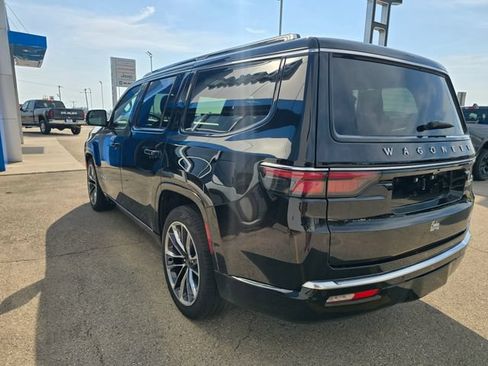 Used 2024 Jeep Wagoneer Series III w/ Premium Group I AWD/4WD image 7