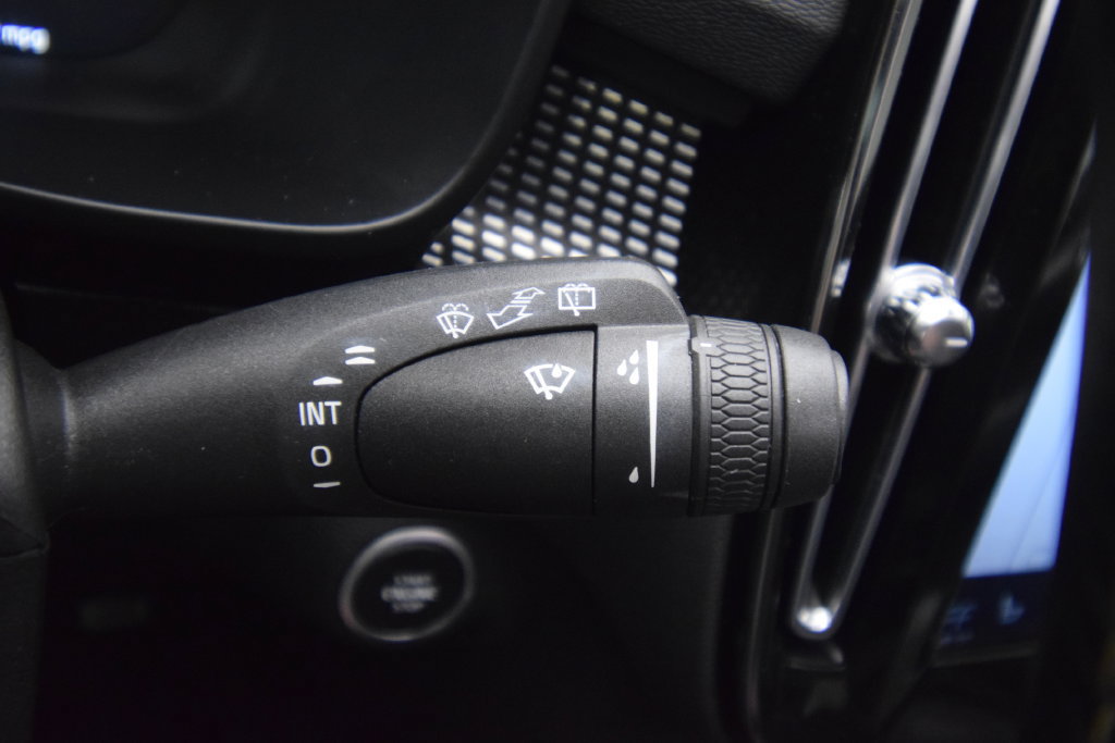 Used 2021 Volvo XC40 T5 R-Design w/ Climate Package AWD/4WD image 32