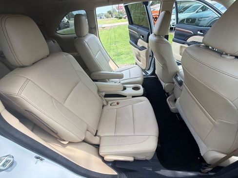 Used 2018 Toyota Highlander Limited FWD image 27