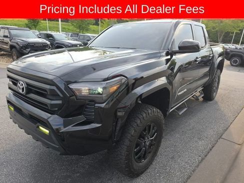 Used 2024 Toyota Tacoma SR5 AWD/4WD image 15