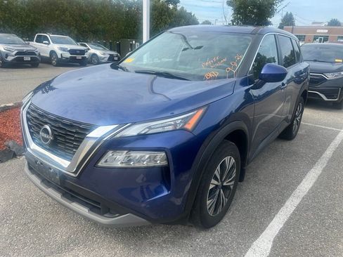 Used 2023 Nissan Rogue SV AWD/4WD image 2