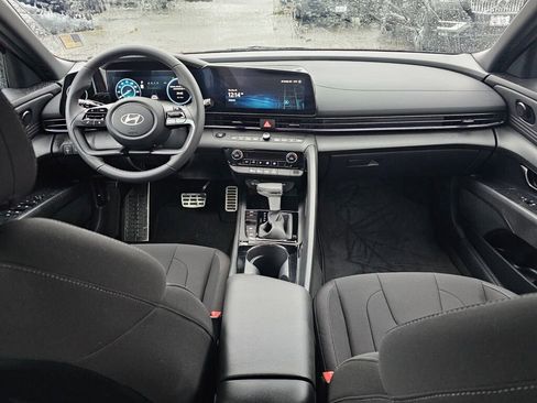 Used 2025 Hyundai Elantra SEL image 13