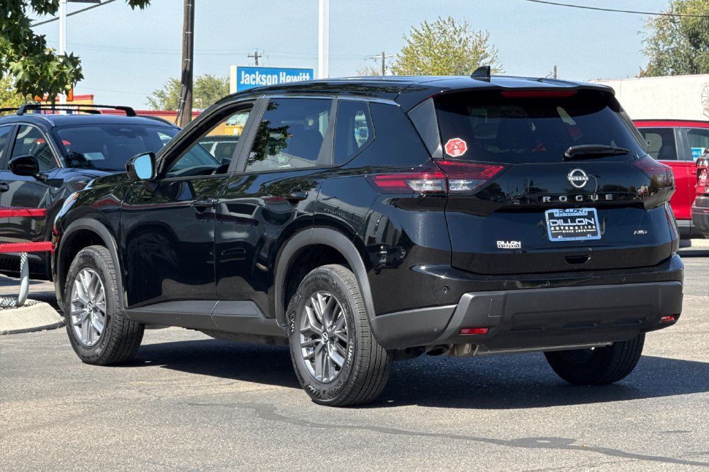 Used 2026 Nissan Rogue SV AWD/4WD image 9