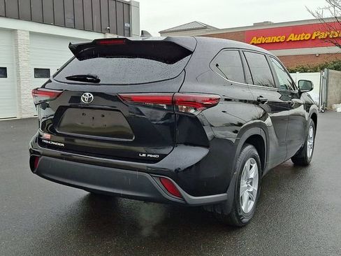 Used 2024 Toyota Highlander LE image 6