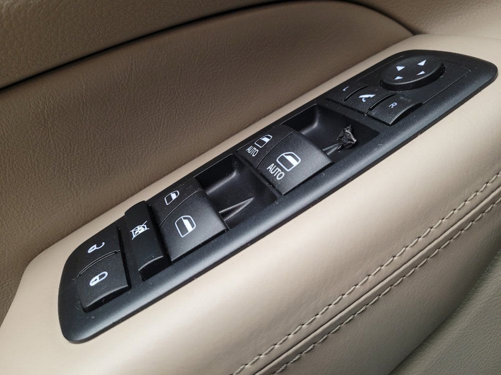 Used 2017 Jeep Grand Cherokee Overland AWD/4WD image 27