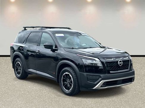 Used 2025 Nissan Pathfinder Rock Creek AWD/4WD image 3