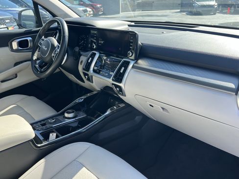 Certified 2024 Kia Sorento SX Prestige image 12