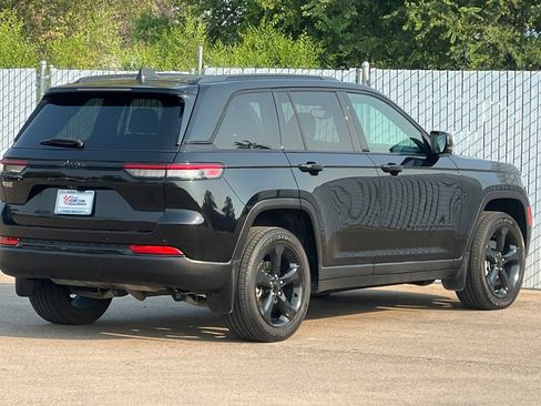 Used 2024 Jeep Grand Cherokee Altitude AWD/4WD image 4