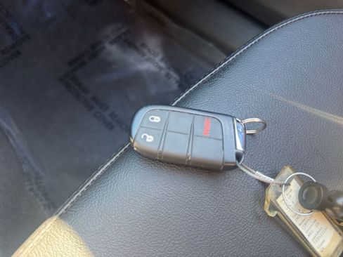 Used 2025 Jeep Compass Trailhawk image 22