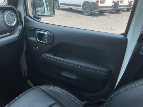 Used 2022 Jeep Wrangler Unlimited Sahara w/ Cold Weather Group image 17