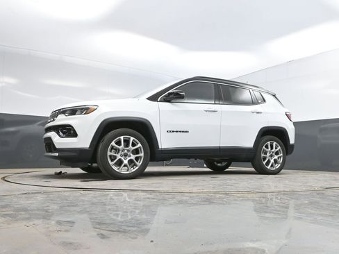 Used 2025 Jeep Compass Limited AWD/4WD image 29