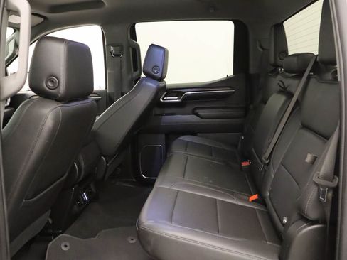 Used 2024 GMC Sierra 1500 SLT AWD/4WD image 17