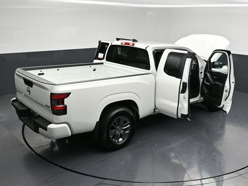 Certified 2025 Nissan Frontier SV image 34