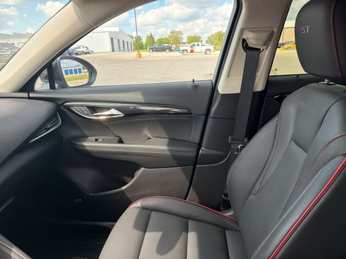 Used 2023 Buick Envision Essence w/ Technology Package I AWD/4WD image 7