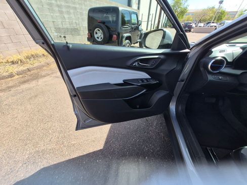 Used 2025 Chevrolet Trax LT image 10