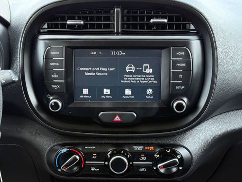 Used 2020 Kia Soul LX FWD image 24