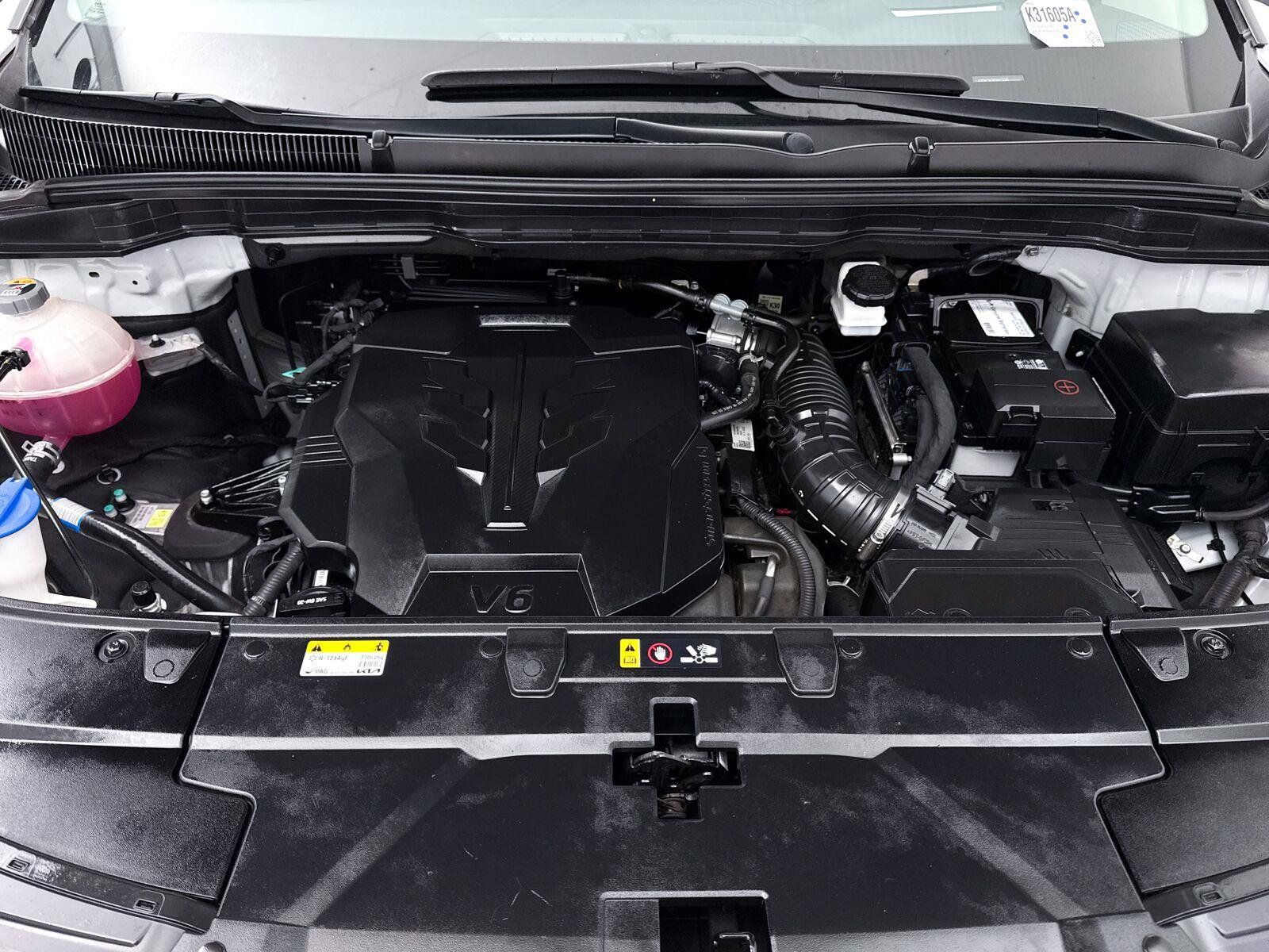 Certified 2025 Kia Carnival SX Prestige FWD image 10