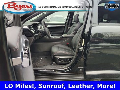 Used 2024 Jeep Wagoneer Launch Edition image 2