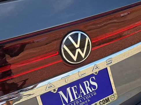 Used 2025 Volkswagen Atlas SE image 12