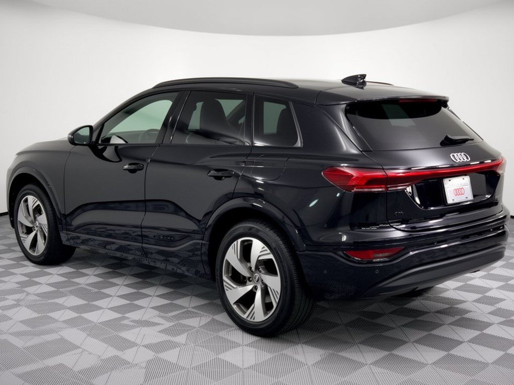 Used 2025 Audi Q6 e-tron Premium Plus w/ Premium Plus AWD/4WD image 3
