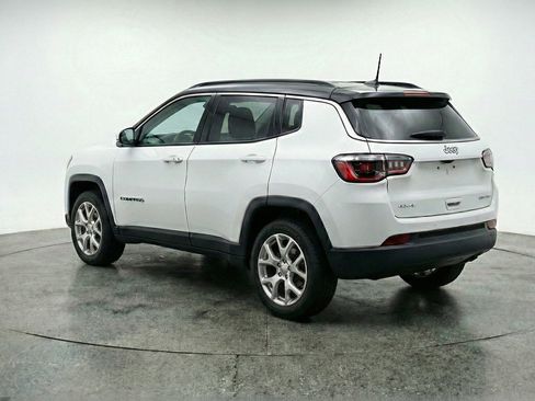 Used 2025 Jeep Compass Limited image 6