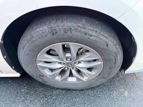 Used 2021 Toyota Sienna XLE FWD image 8