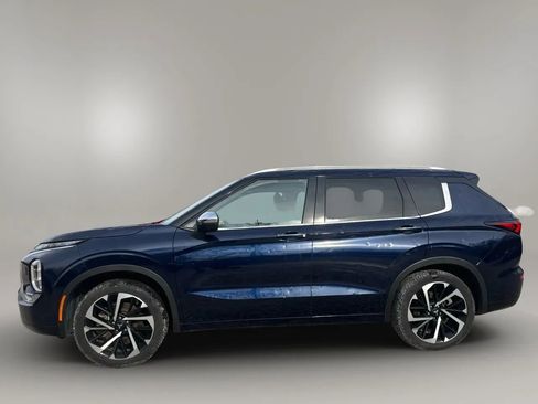 Used 2022 Mitsubishi Outlander SEL image 2