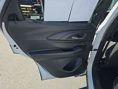 Used 2025 Chevrolet TrailBlazer LT AWD/4WD image 28