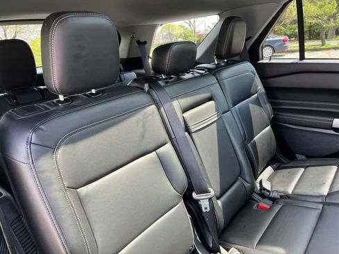 Used 2022 Ford Explorer XLT w/ Equipment Group 202A image 33