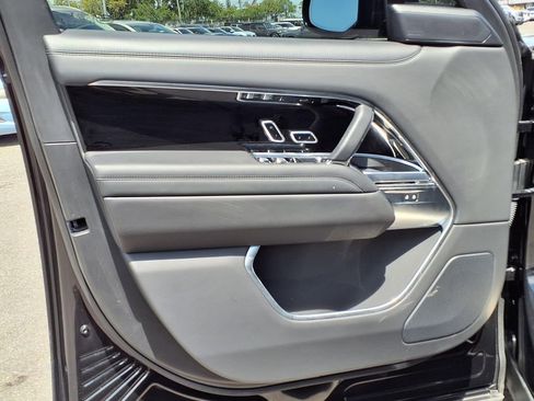 Used 2025 Land Rover Range Rover Long Wheelbase SE image 31