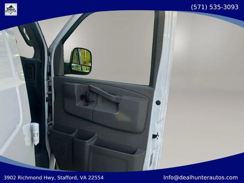 Used 2017 Chevrolet Express 2500 RWD image 11