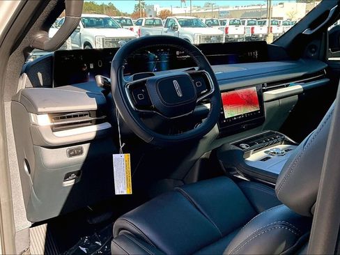 New 2025 Lincoln Navigator L Reserve w/ Jet Appearance Package AWD/4WD image 6
