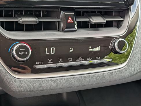 Used 2022 Toyota Corolla LE FWD image 23
