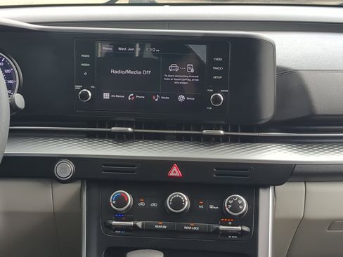 Used 2023 Kia Carnival LX FWD image 16