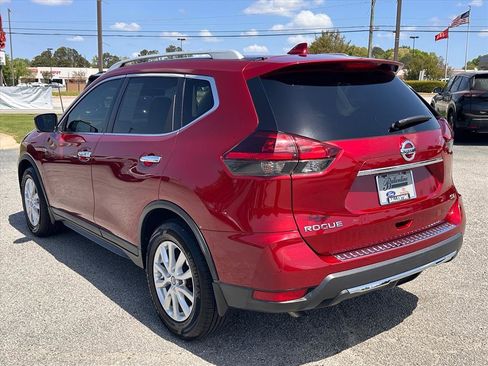 Used 2018 Nissan Rogue SV w/ Premium Package image 5