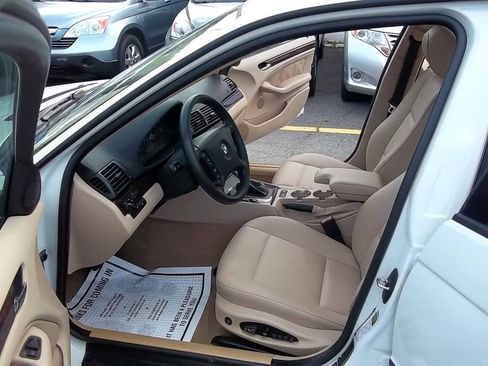 Used 2005 BMW 325xi Sedan AWD/4WD image 8
