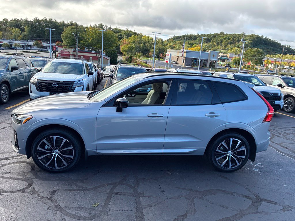 Used 2025 Volvo XC60 B5 Plus w/ Climate Package AWD/4WD image 4