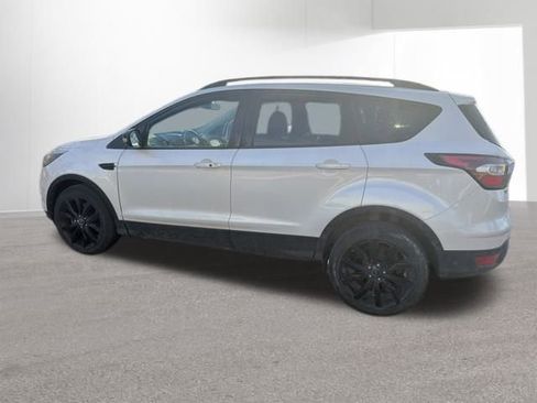 Used 2017 Ford Escape Titanium image 3