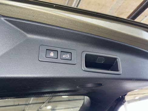 Used 2025 Subaru Forester Premium image 14