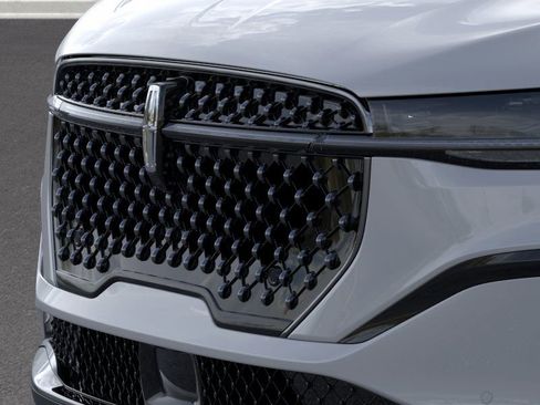 New 2026 Lincoln Nautilus Premier w/ Jet Appearance Package AWD/4WD image 17