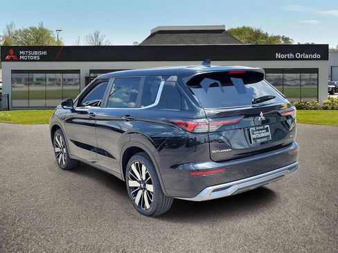New 2026 Mitsubishi Outlander SE FWD image 2