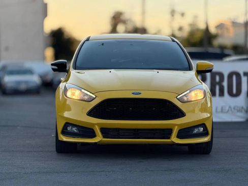 Used 2017 Ford Focus ST image 3
