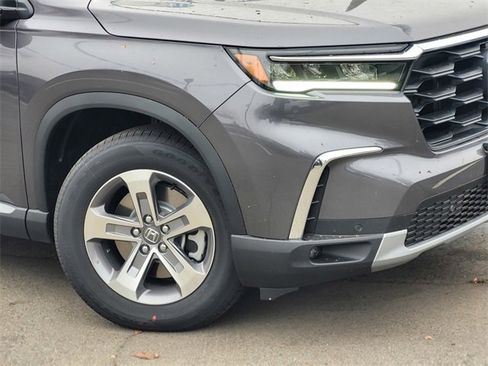 New 2025 Honda Pilot EX-L image 3