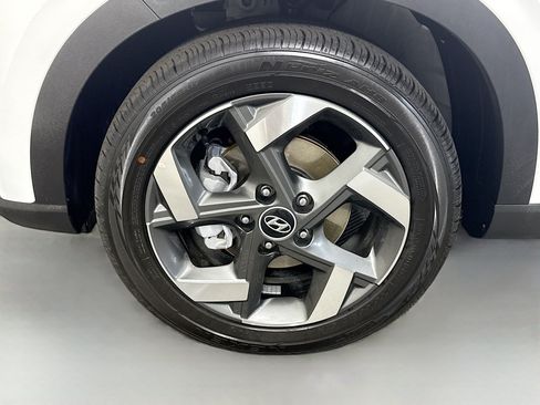 Used 2026 Hyundai Venue SEL FWD image 35