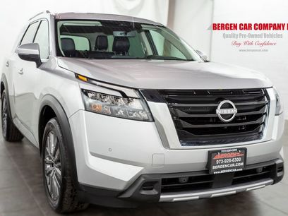 Used 2025 Nissan Pathfinder SL w/ SL Premium Package
